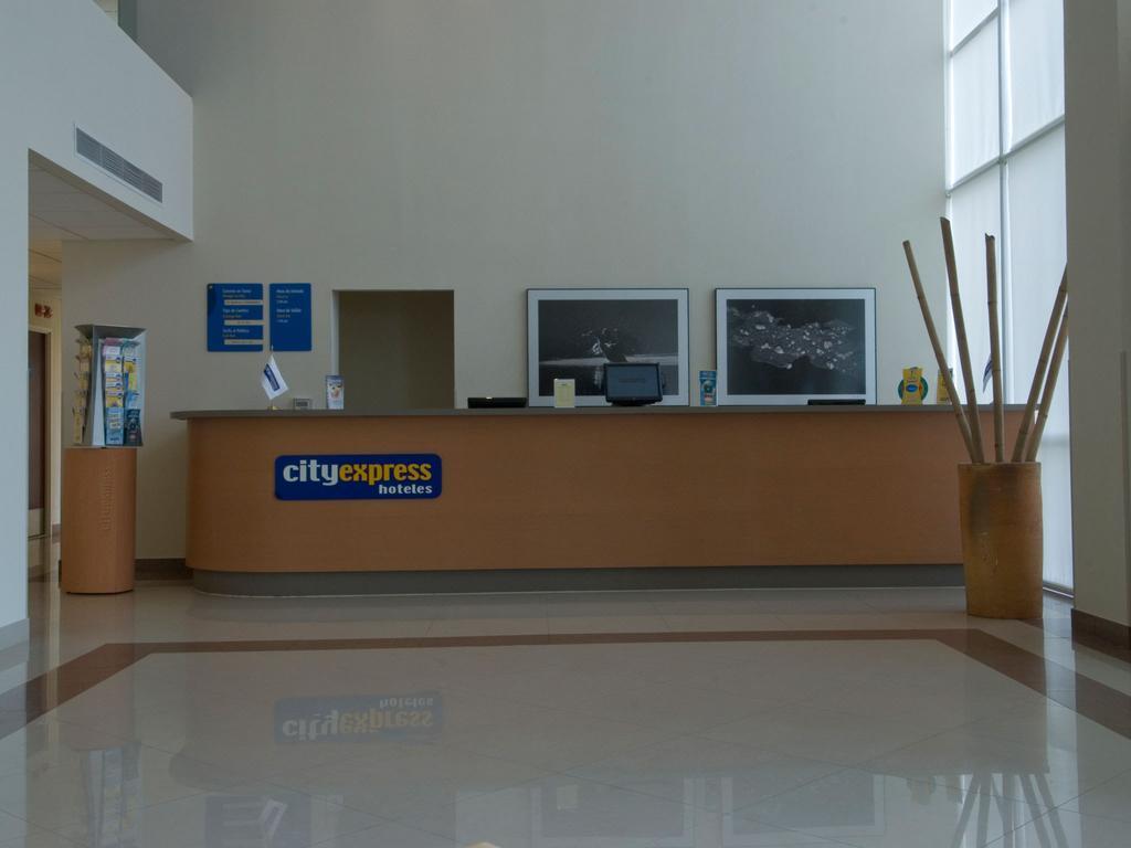 City Express Tepatitlan Exterior photo